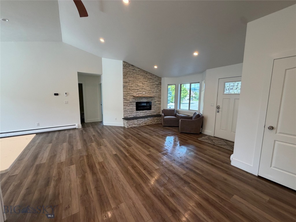 217 Lillian Way Property Photo 4