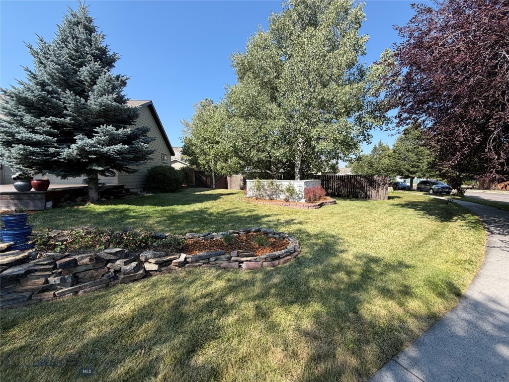 217 Lillian Way Property Photo 20