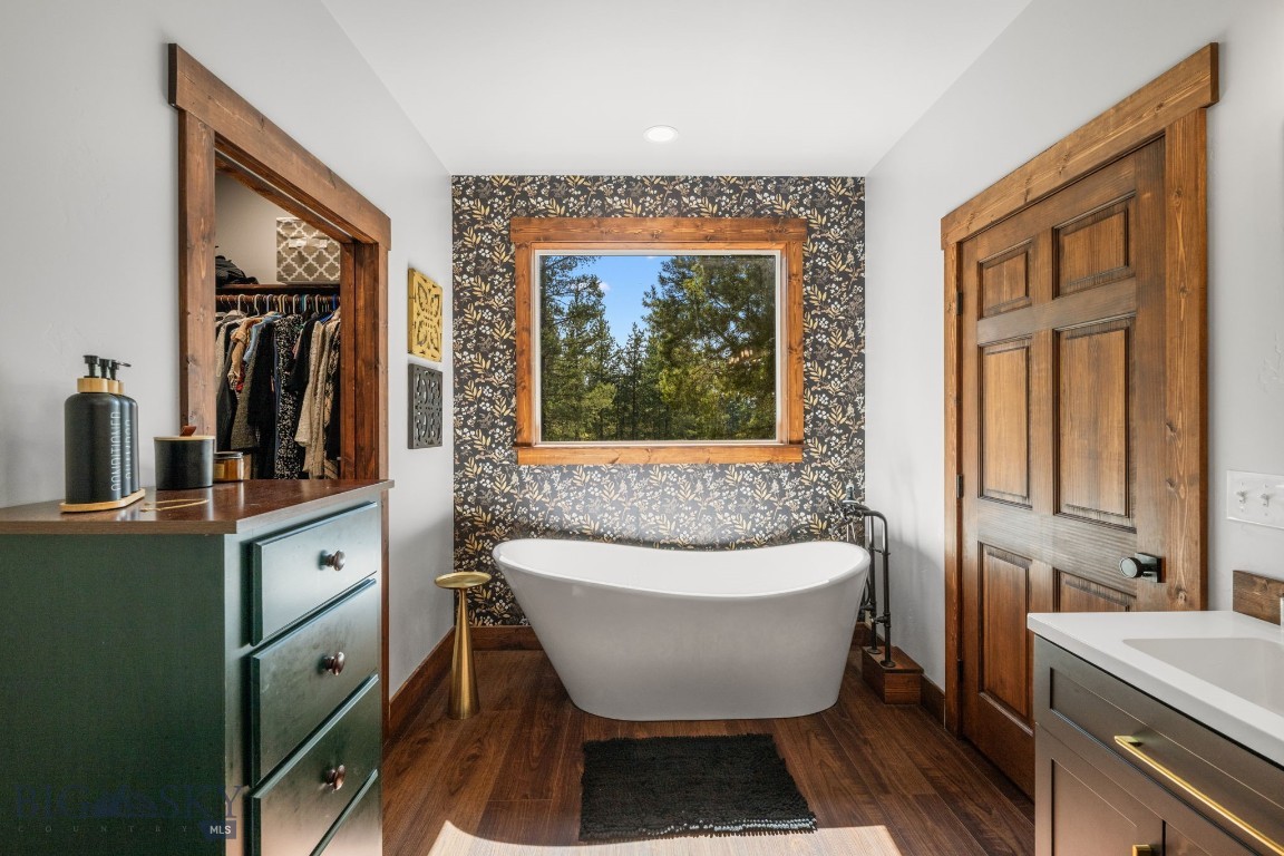 414132 Property Photo 40