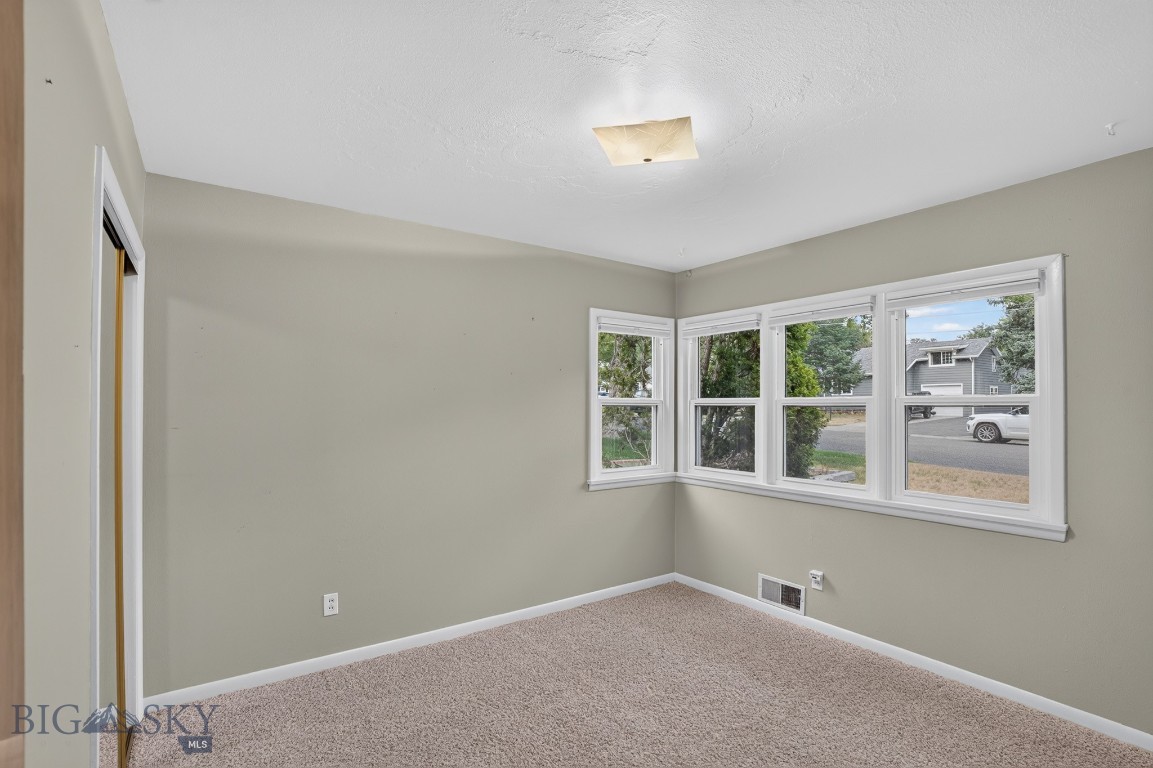 2702 Louise Lane Property Photo 5