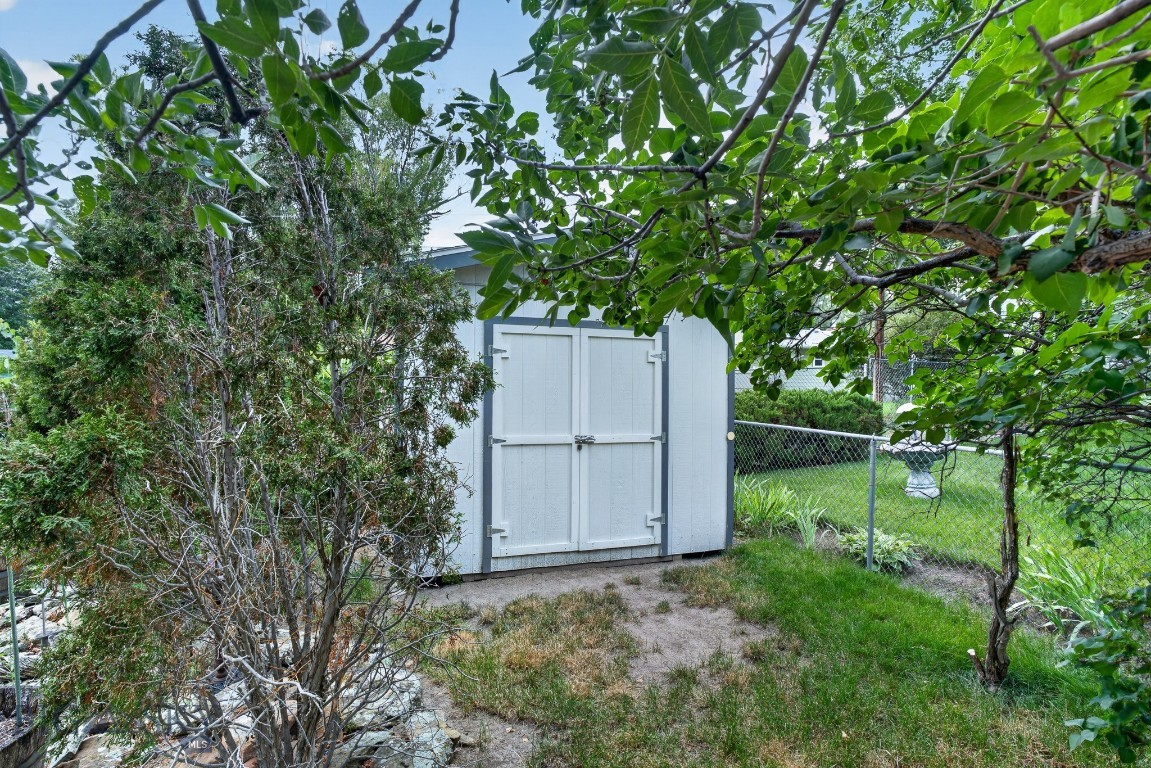 2702 Louise Lane Property Photo 9