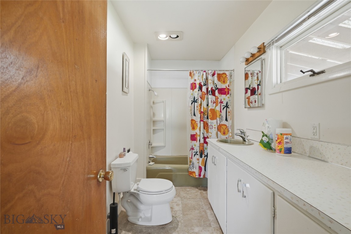 621 N Rouse Avenue Property Photo 17