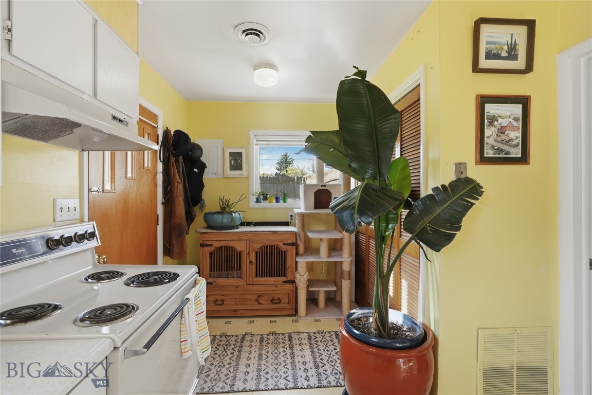 621 N Rouse Avenue Property Photo 38