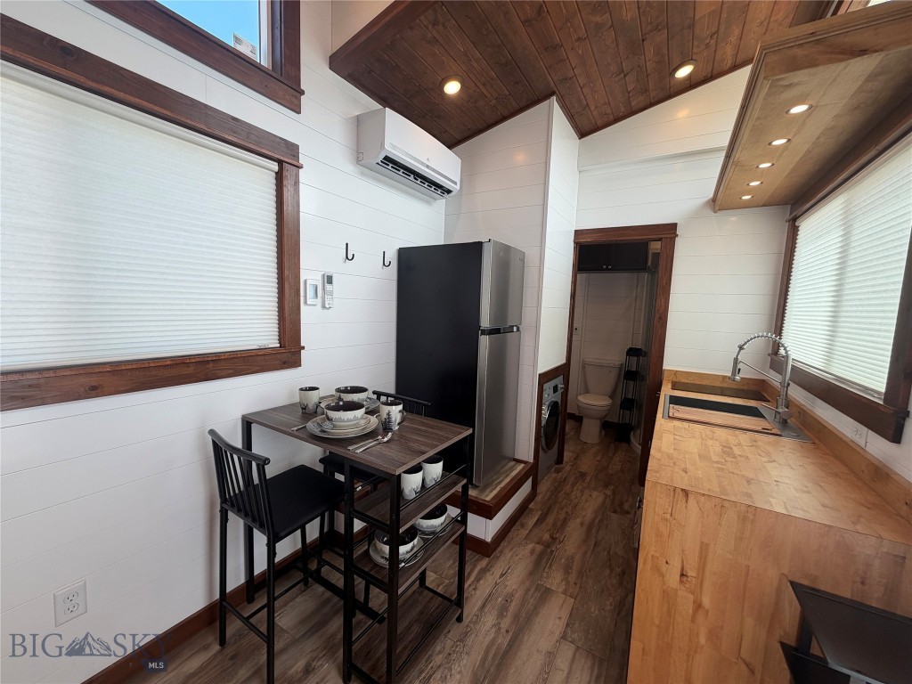 306 E Larime Street Property Photo 1
