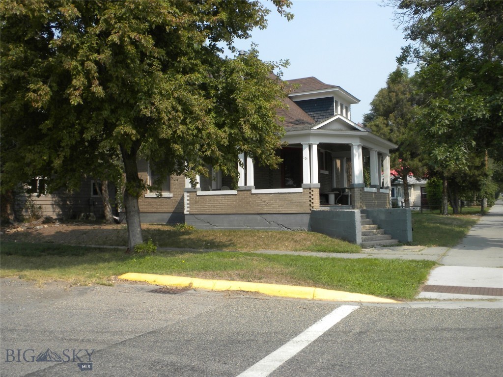 201 1st W Property Photo 3