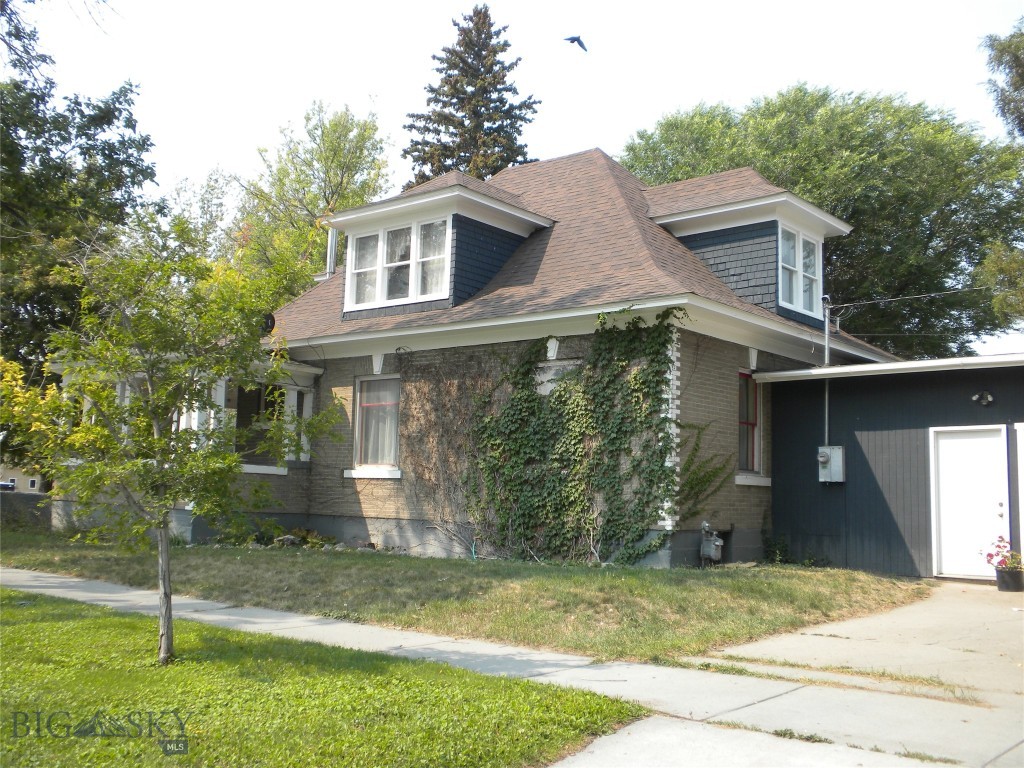201 1st W Property Photo 4