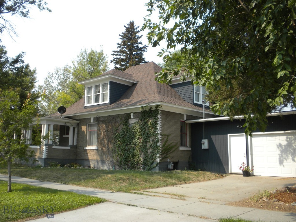 201 1st W Property Photo 5