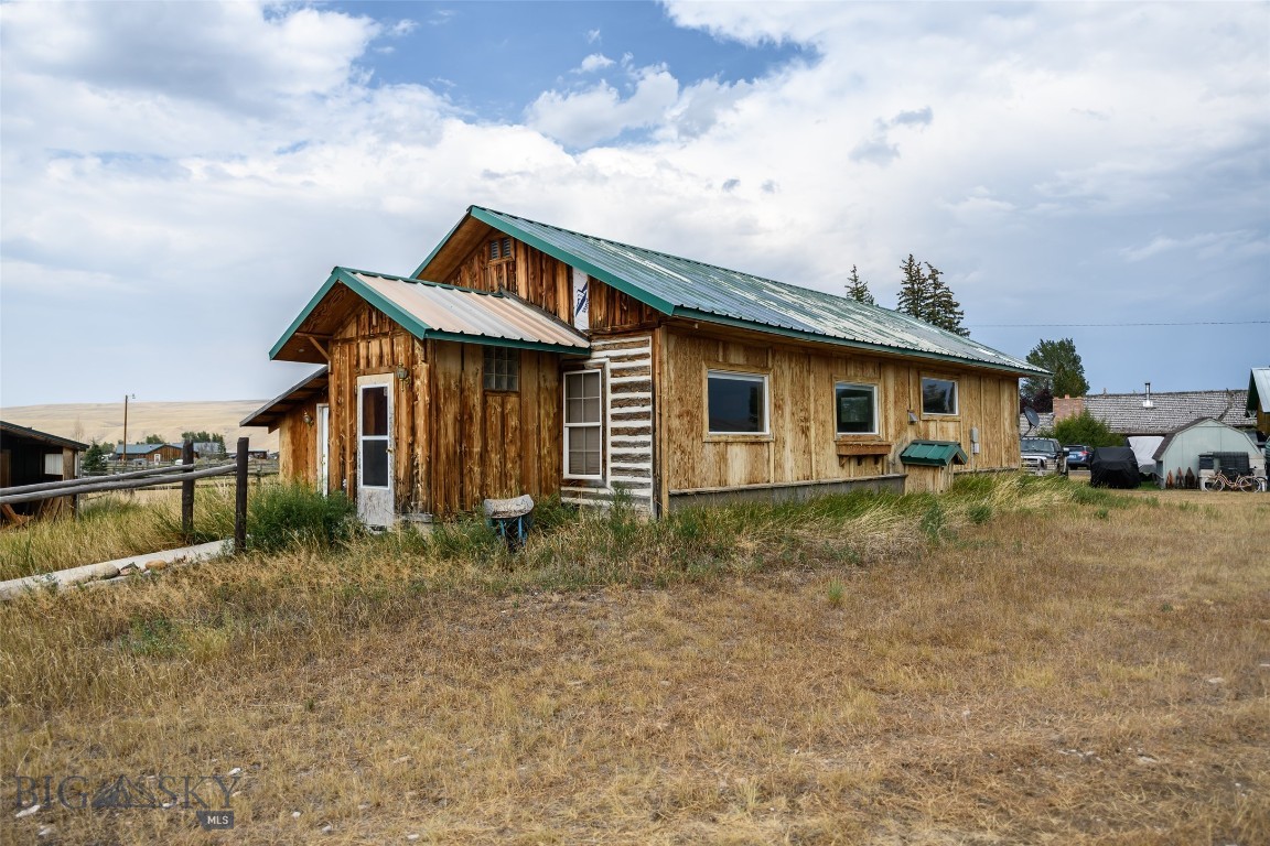 400 Blaine Property Photo 1