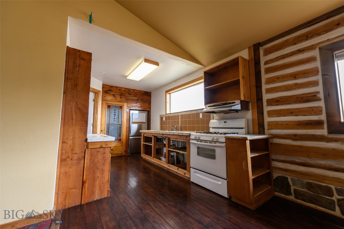 400 Blaine Property Photo 3