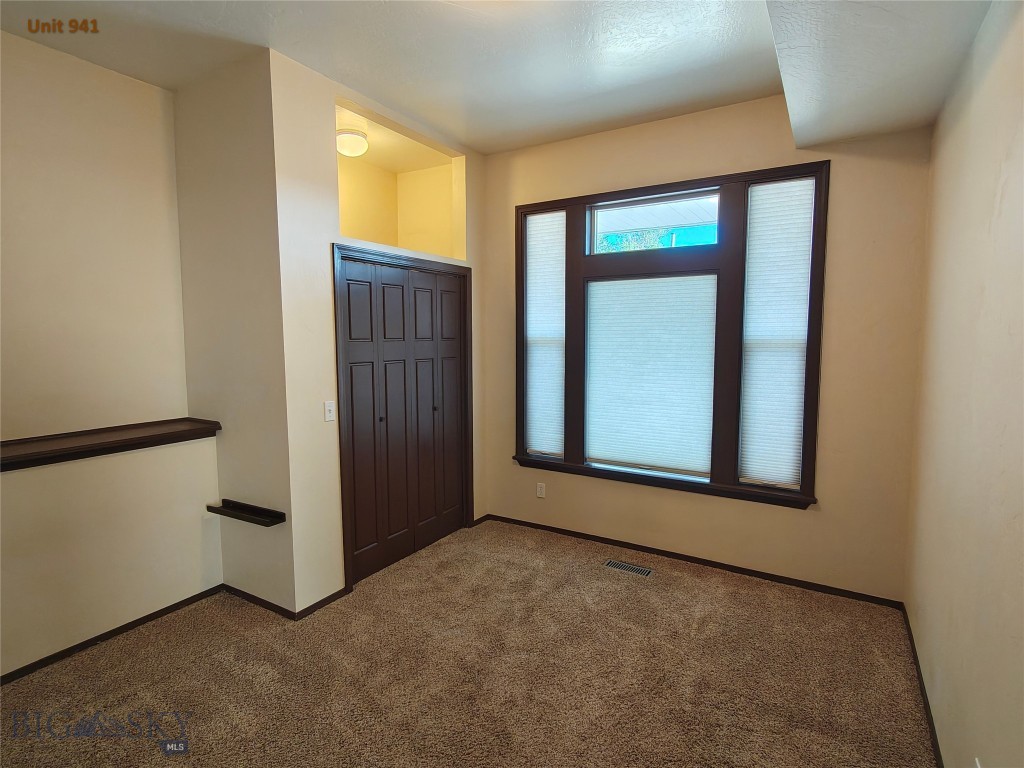 941-943 W Granite Property Photo 4