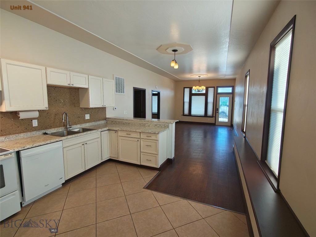 941-943 W Granite Property Photo 8