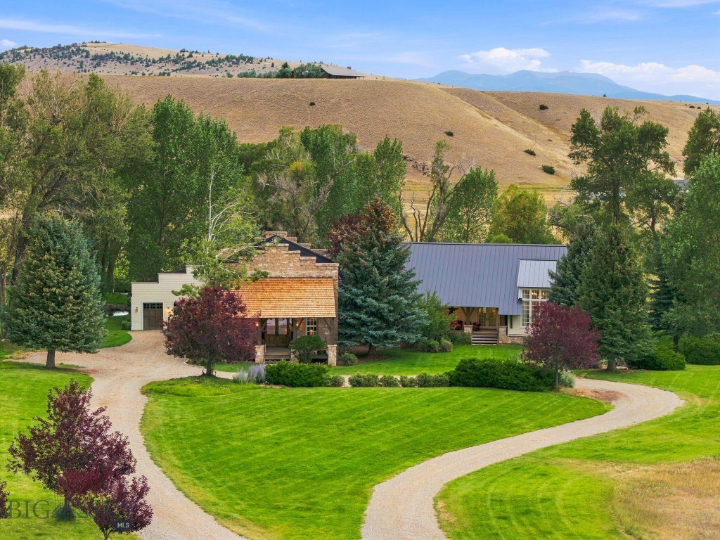 84 Gravelly Range Property Photo 2