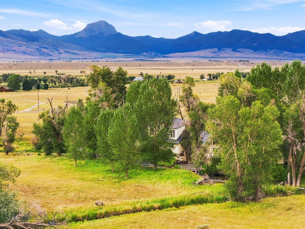 84 Gravelly Range Property Photo 10