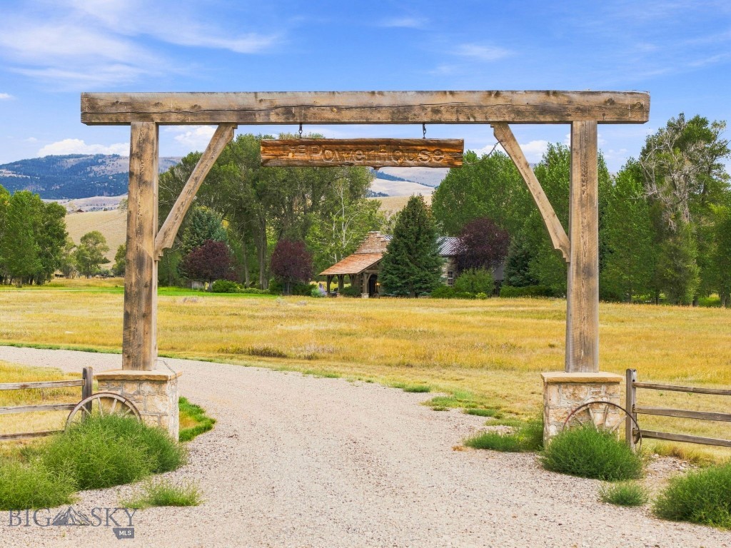 84 Gravelly Range Property Photo 12
