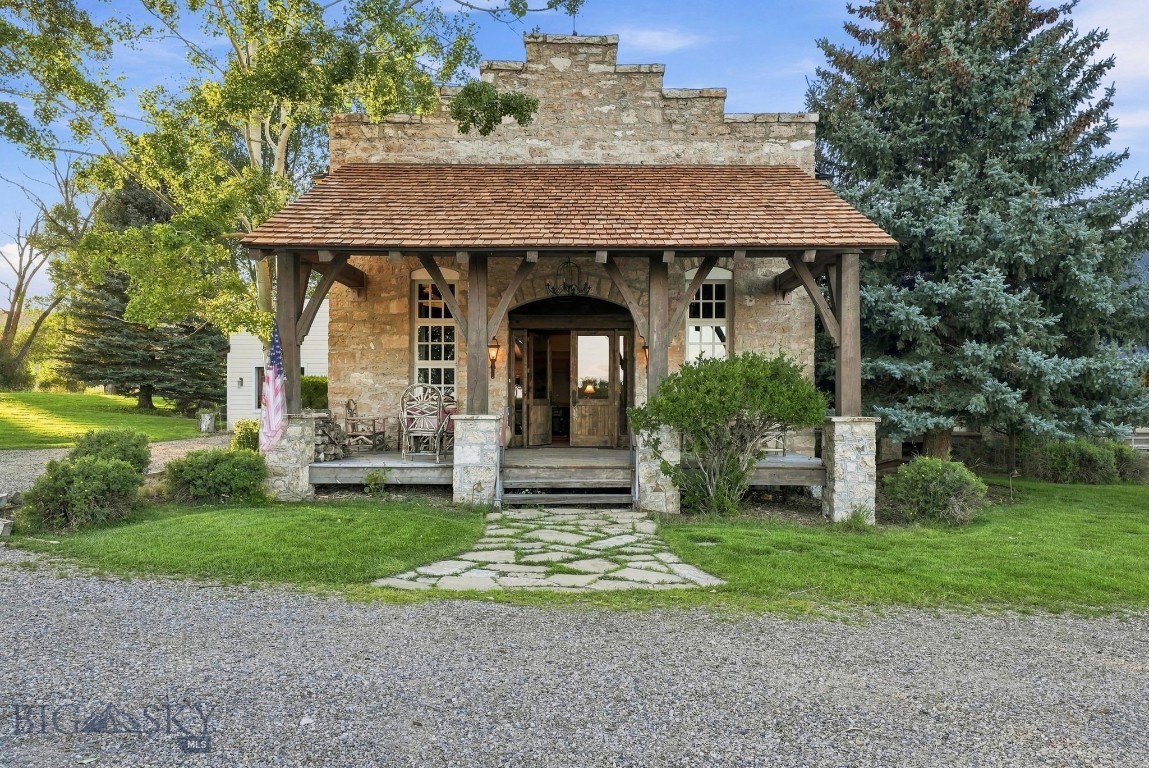 84 Gravelly Range Property Photo 16