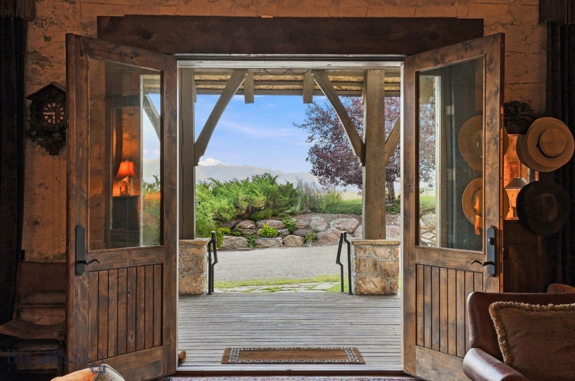 84 Gravelly Range Property Photo 21