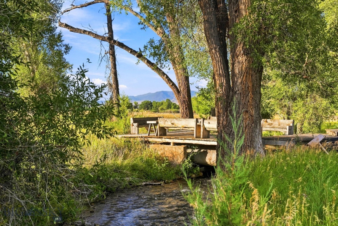 84 Gravelly Range Property Photo 33