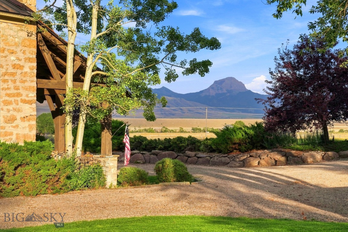 84 Gravelly Range Property Photo 44