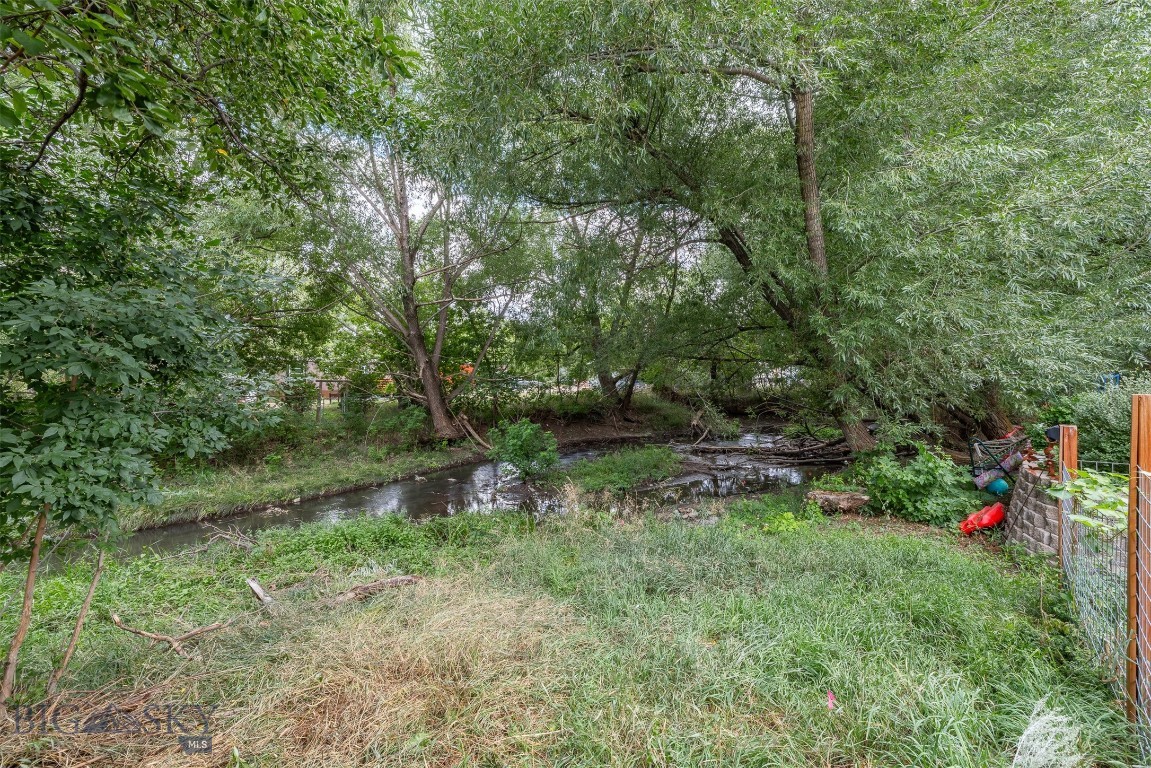 406 E Geyser Property Photo 2
