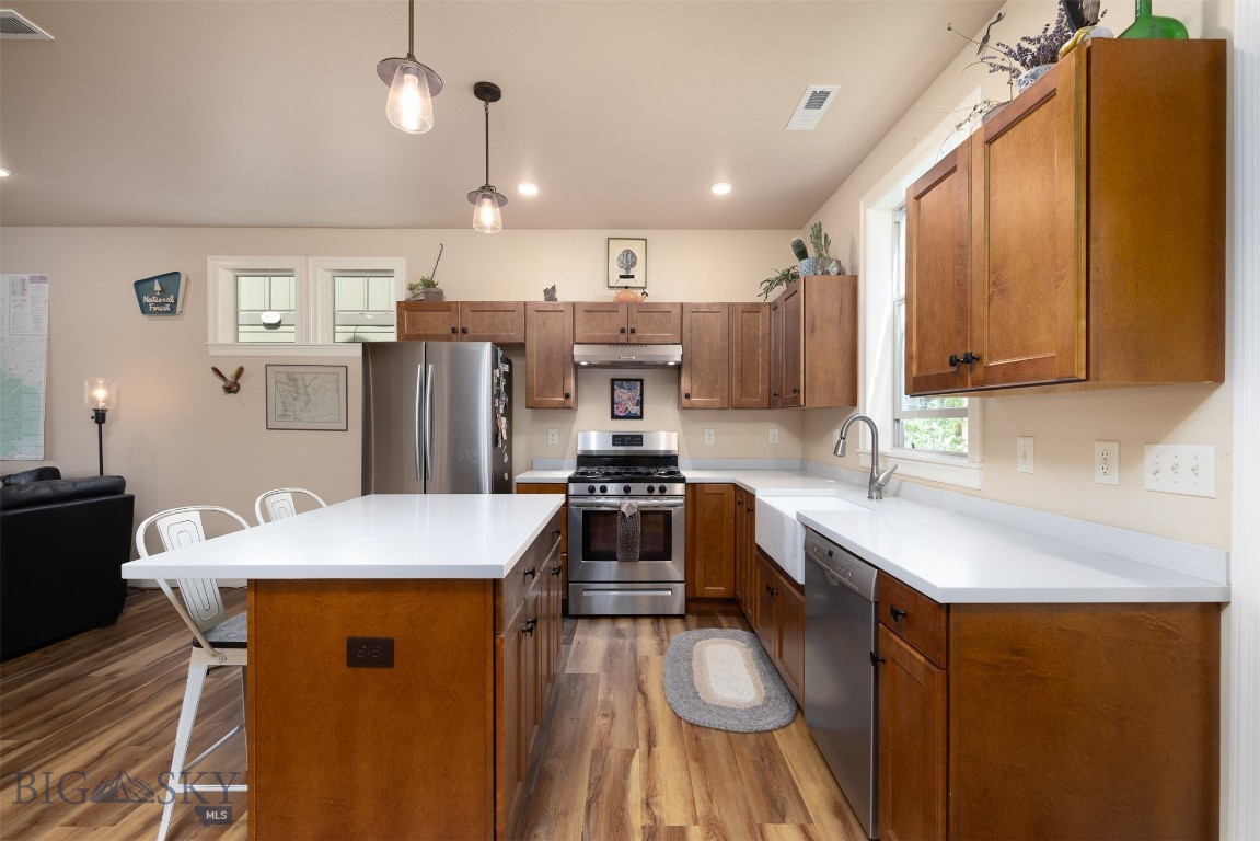 406 E Geyser Property Photo 4