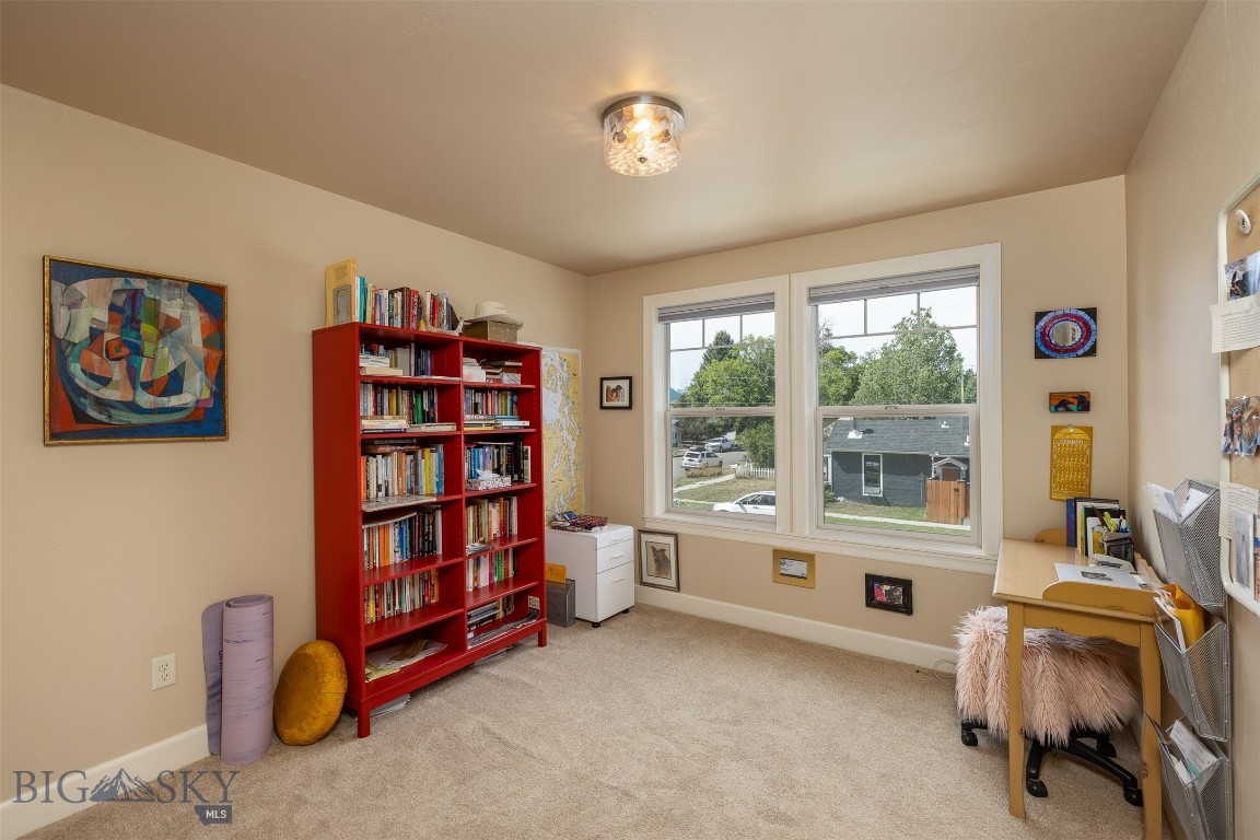 406 E Geyser Property Photo 17
