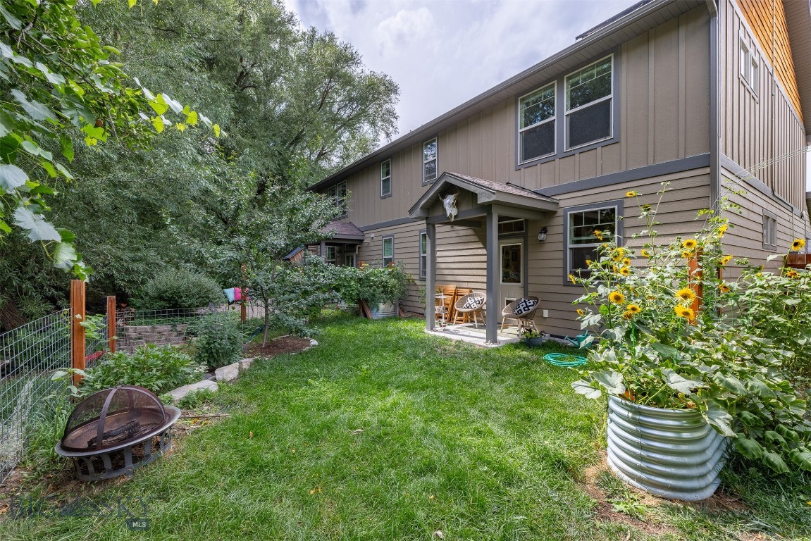 406 E Geyser Property Photo 18