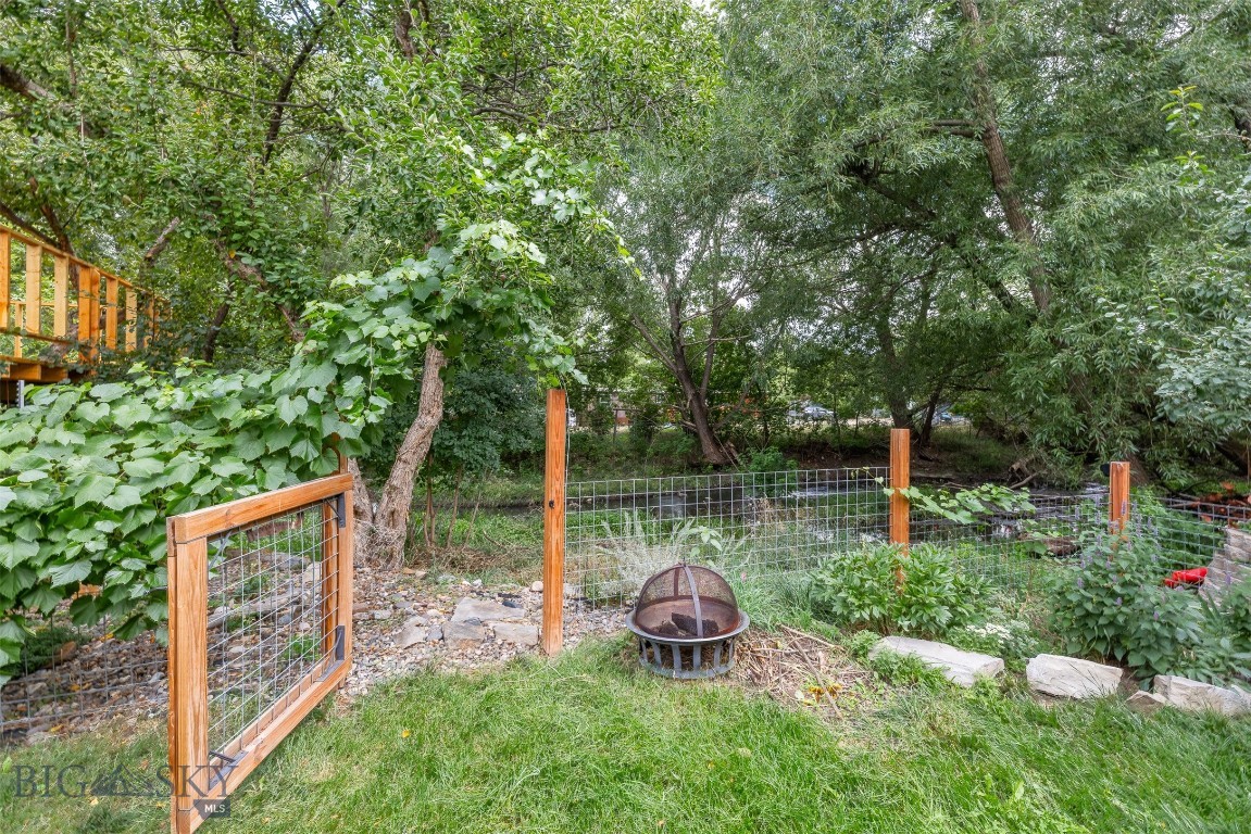 406 E Geyser Property Photo 21
