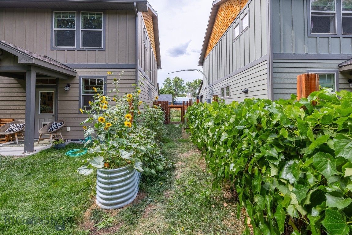 406 E Geyser Property Photo 22