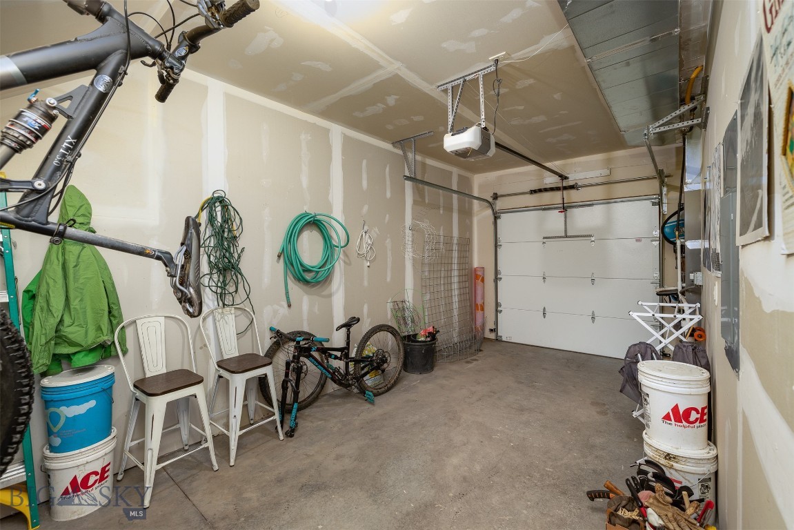 406 E Geyser Property Photo 28