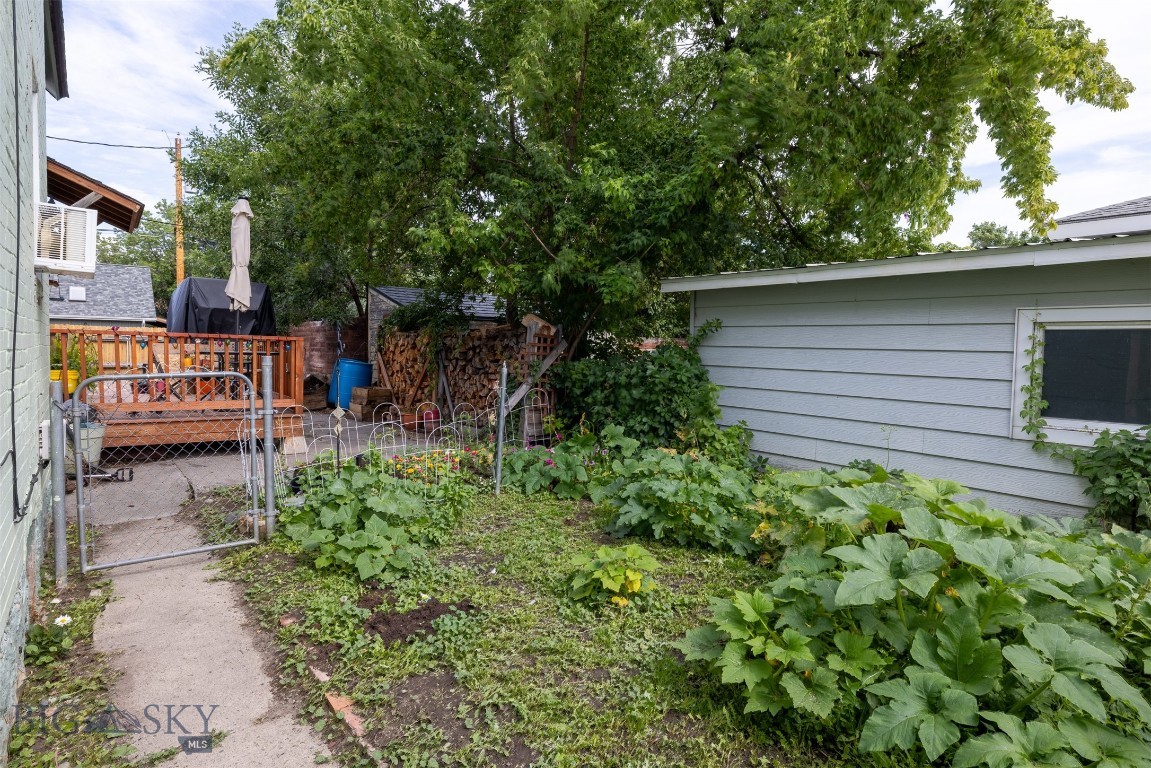 123 S E Street Property Photo 3