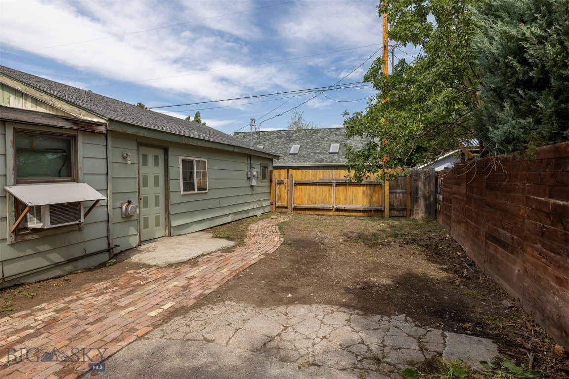123 S E Street Property Photo 9