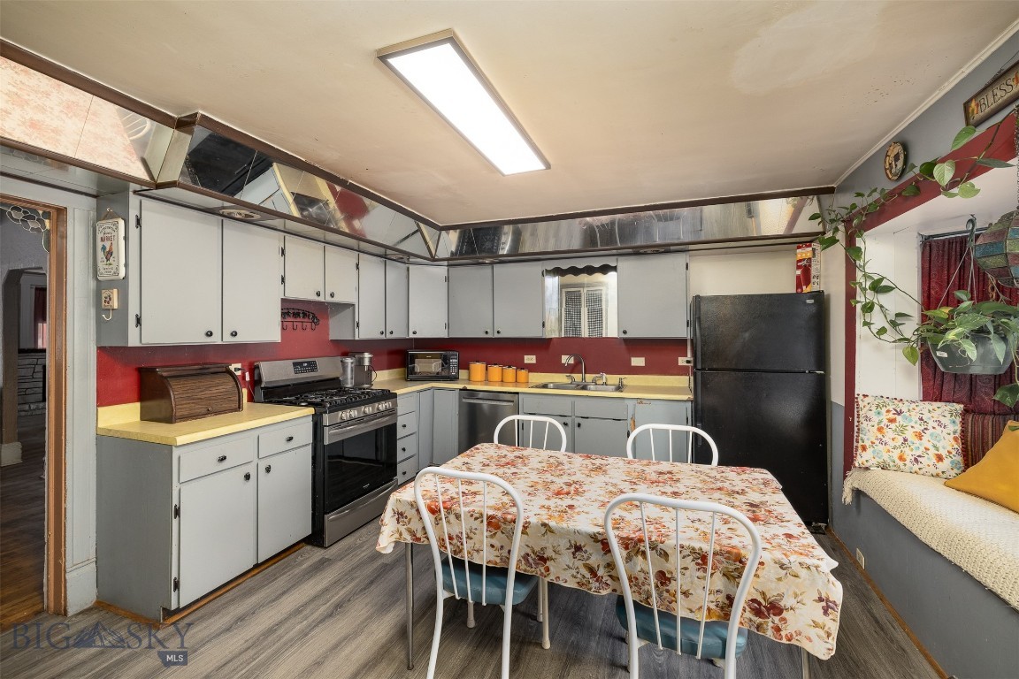123 S E Street Property Photo 14
