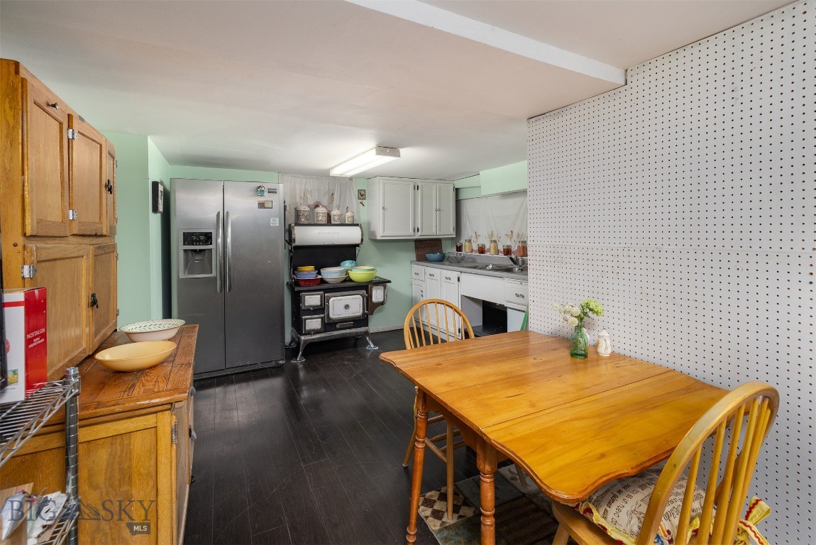 123 S E Street Property Photo 28
