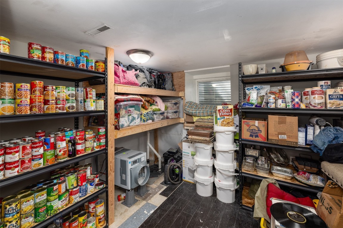 123 S E Street Property Photo 30