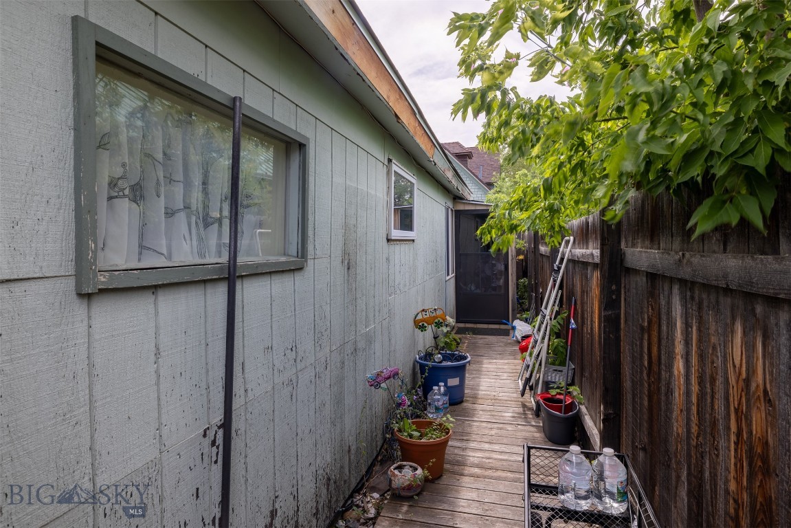 123 S E Street Property Photo 31