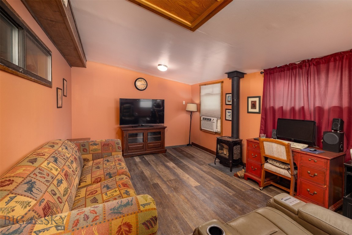 123 S E Street Property Photo 32