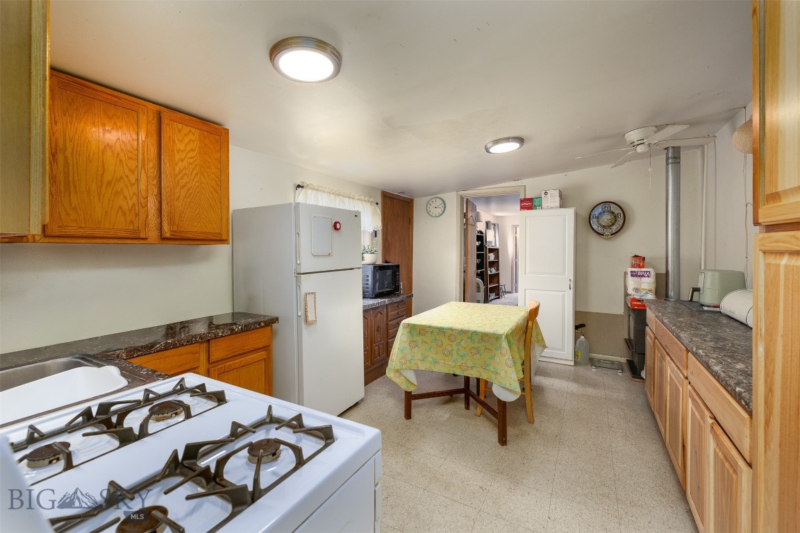 123 S E Street Property Photo 37