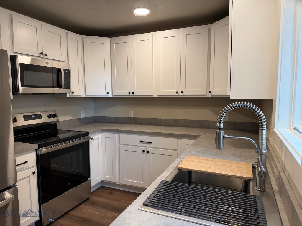 3007 Meadowlark Lane Property Photo 1