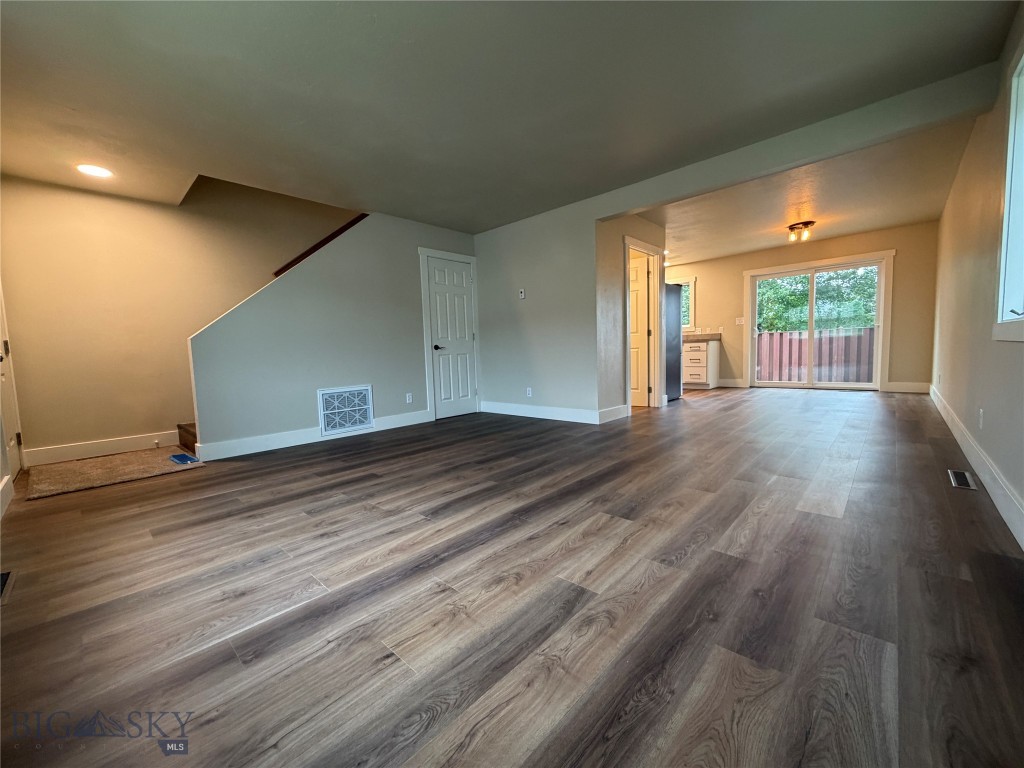 3007 Meadowlark Lane Property Photo 3