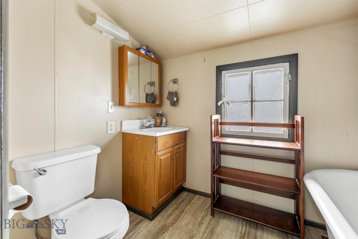 34 E Center Property Photo 16