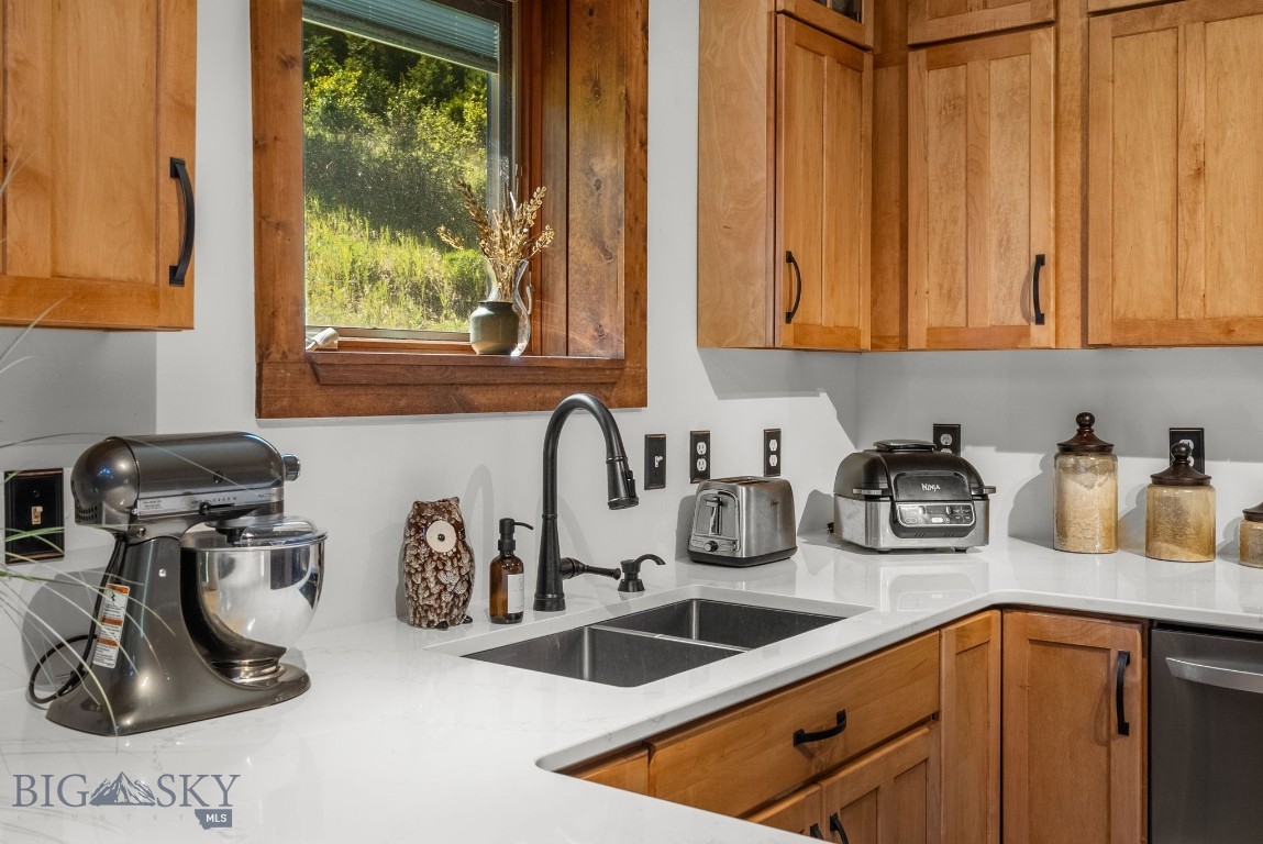 3395 Trail Creek Road Property Photo 8