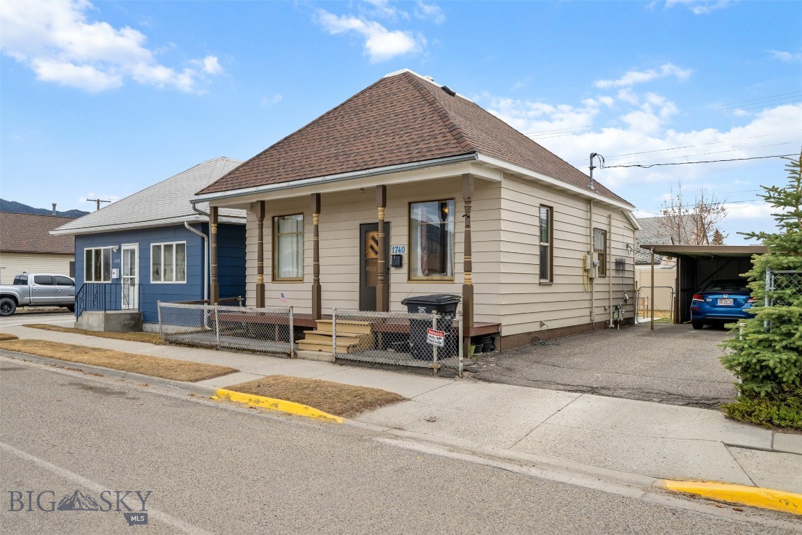 1740 Grand Property Photo 2