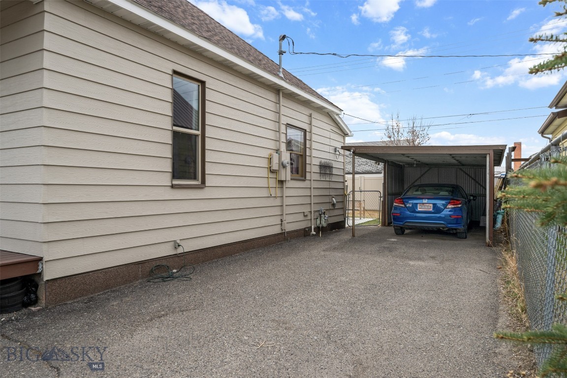 1740 Grand Property Photo 3