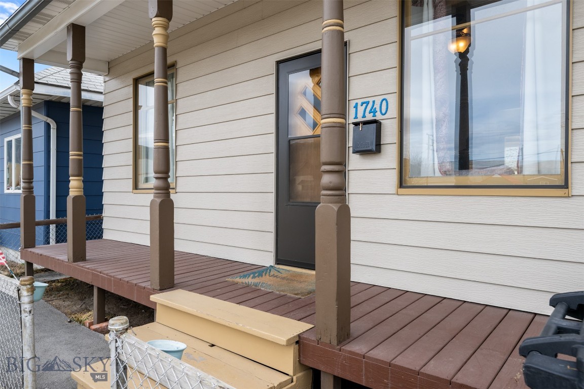 1740 Grand Property Photo 4