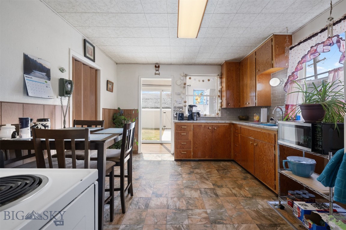 1740 Grand Property Photo 12