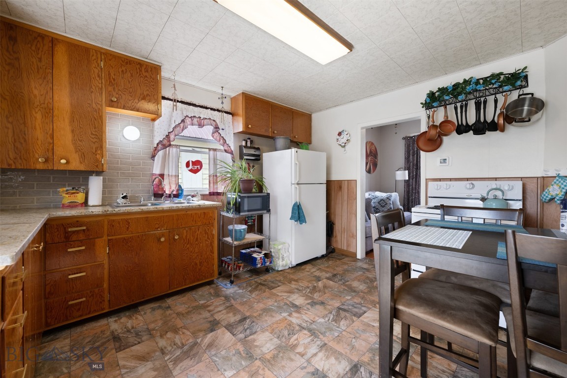 1740 Grand Property Photo 15