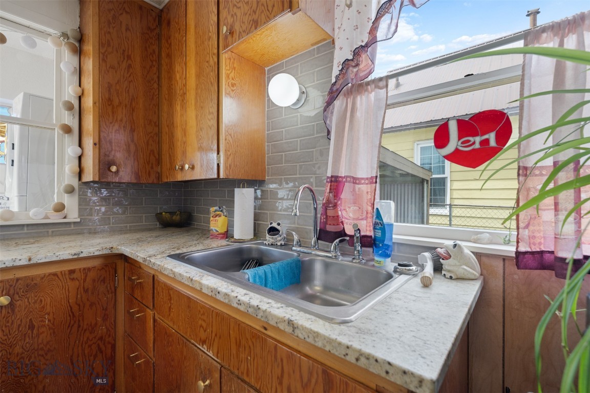 1740 Grand Property Photo 17