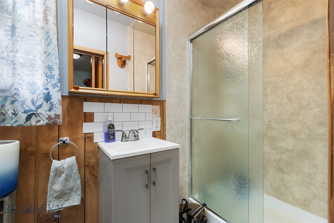 1740 Grand Property Photo 23