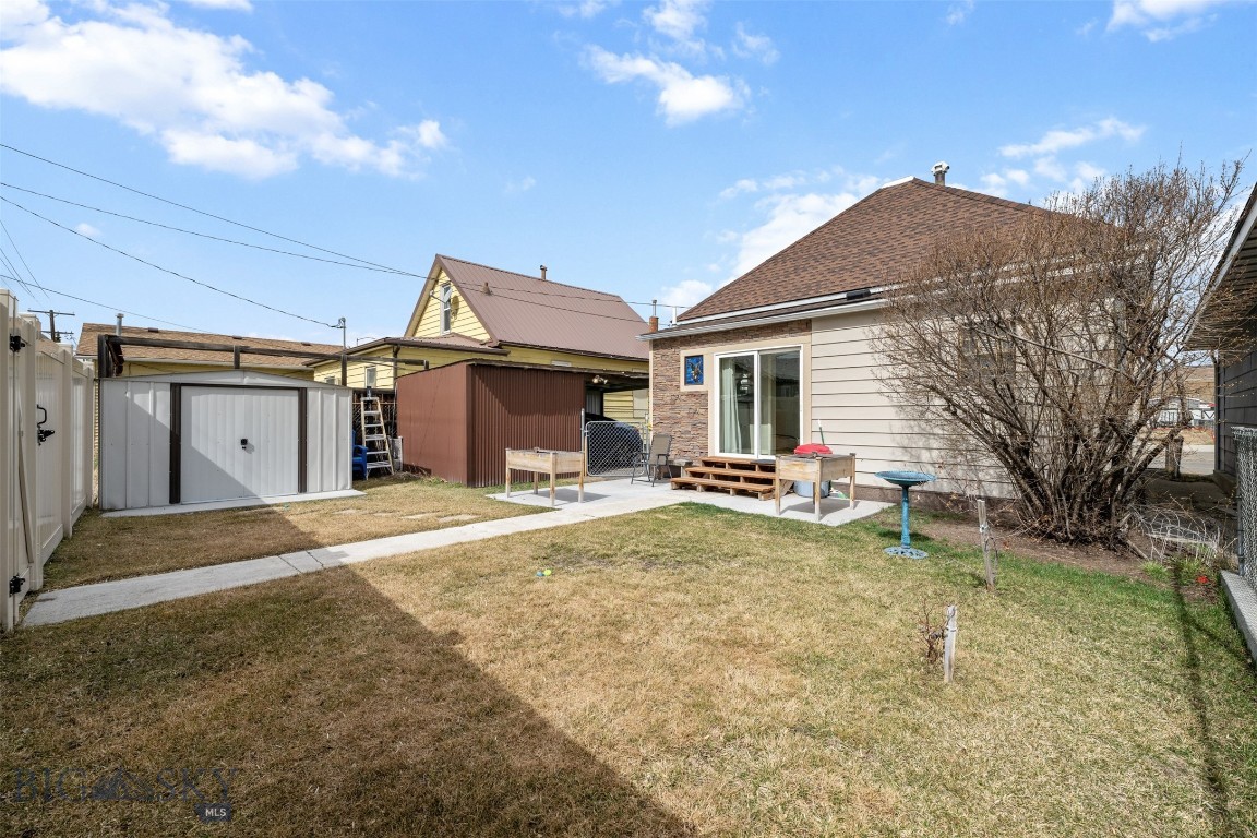 1740 Grand Property Photo 27