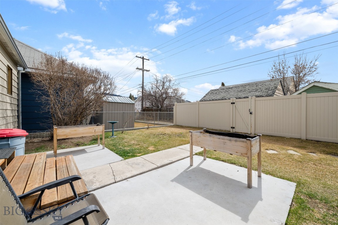 1740 Grand Property Photo 29